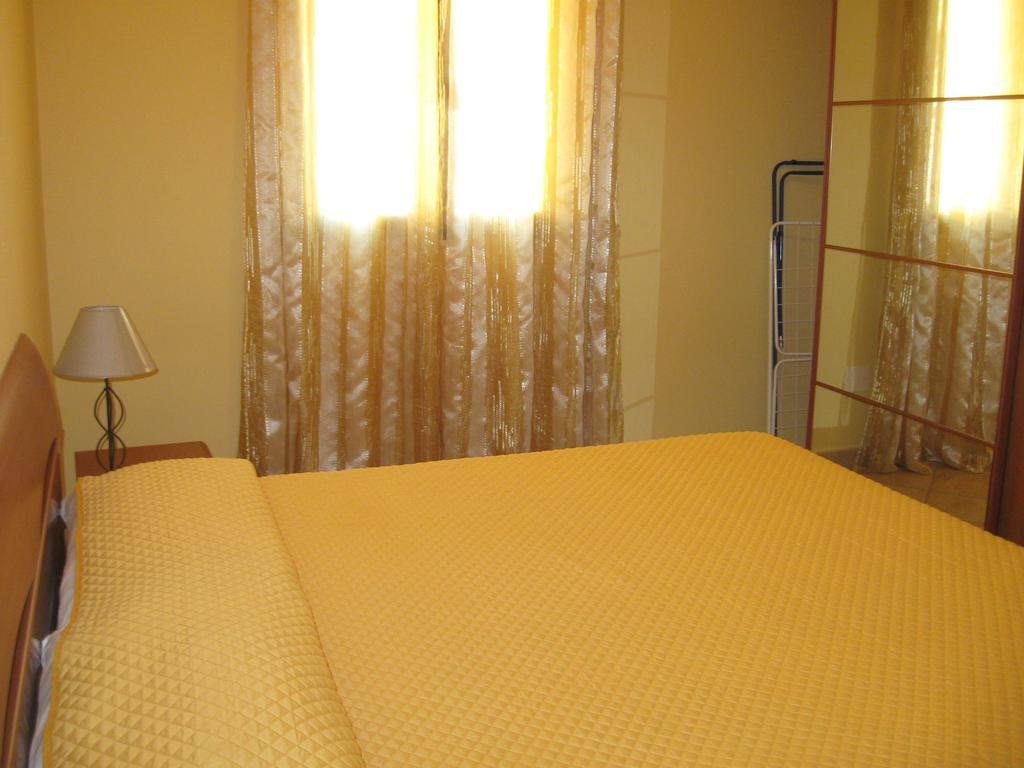 Rosy'S Apartments Trappeto  Zimmer foto