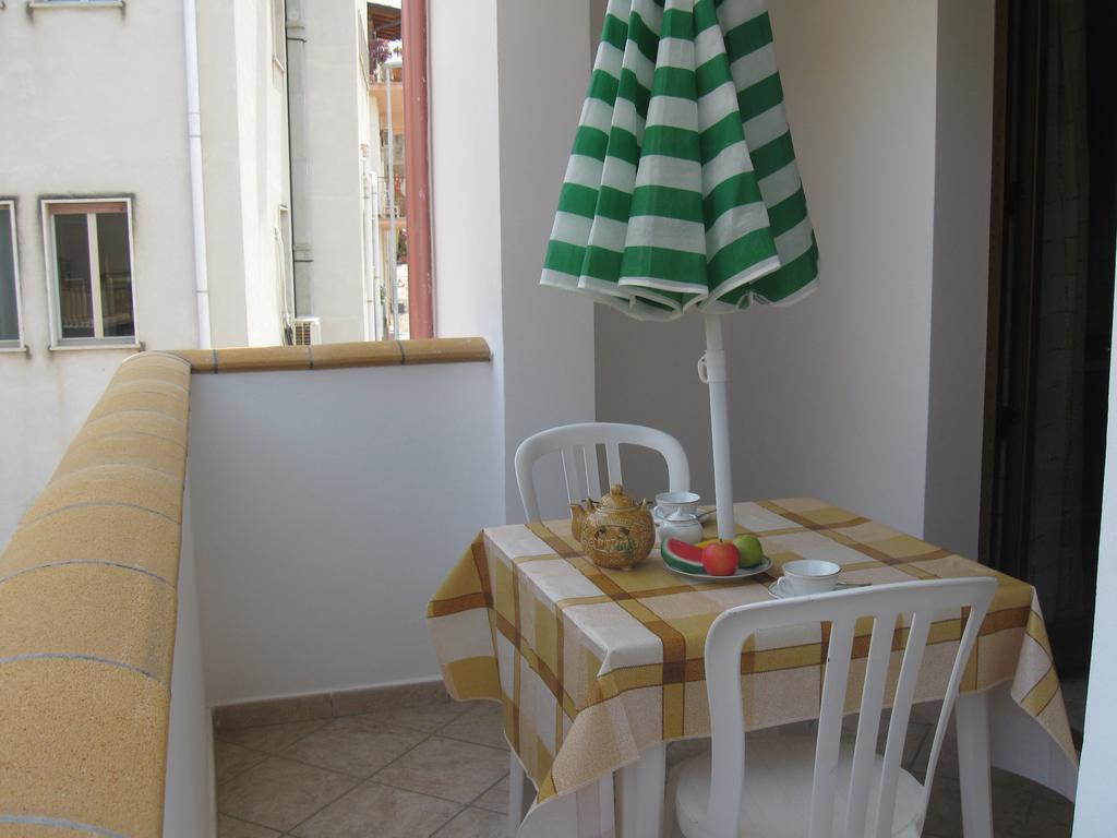 Rosy'S Apartments Trappeto  Zimmer foto